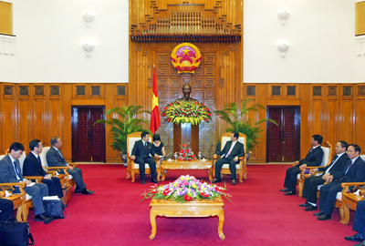 ນາຍົກລັດຖະມົນຕີຫວຽດນາມຕ້ອນຮັບລັດຖະມົນຕີກະຊວງເສດຖະກິດ, ການຄ້າແລະອຸດສາຫະກຳຍີ່ປຸ່ນ